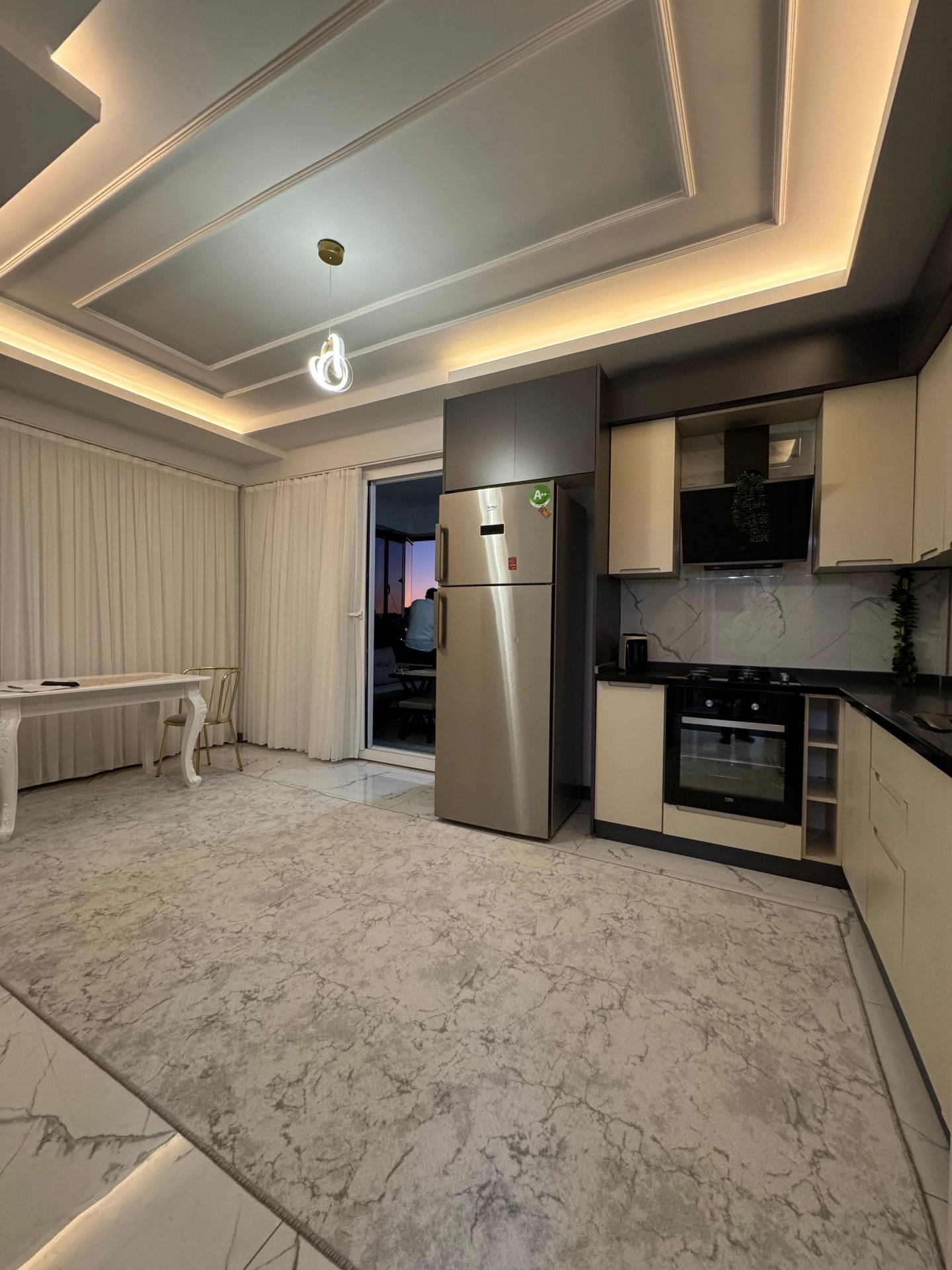 ÜÇKUYULAR'DA 2.5+1 100MT2 LÜX DAİRE