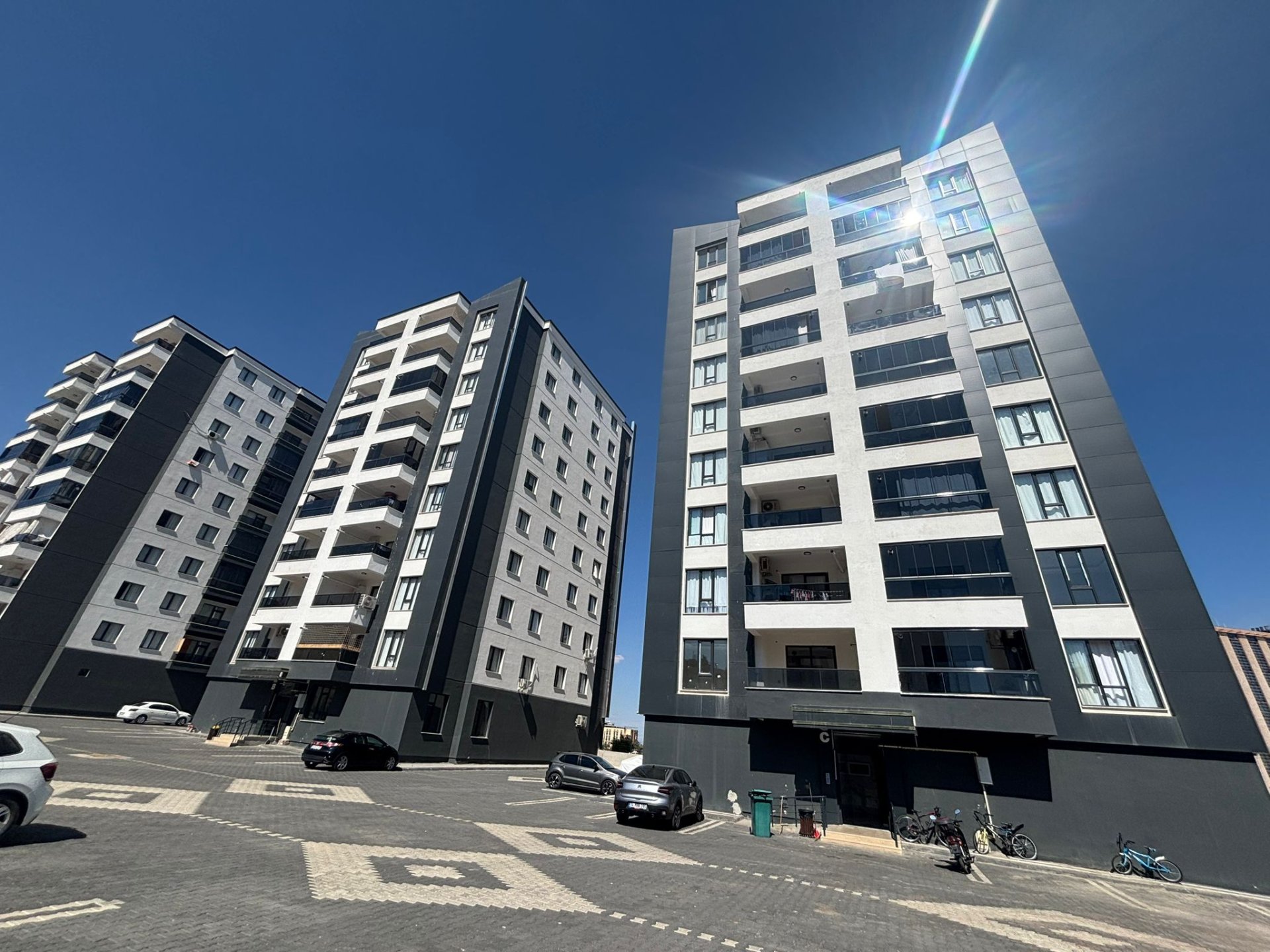 ARAŞTIRMA HASTANESİ ARKASI TAŞINMAYA HAZIR SATILIK 2+1 DAİRE