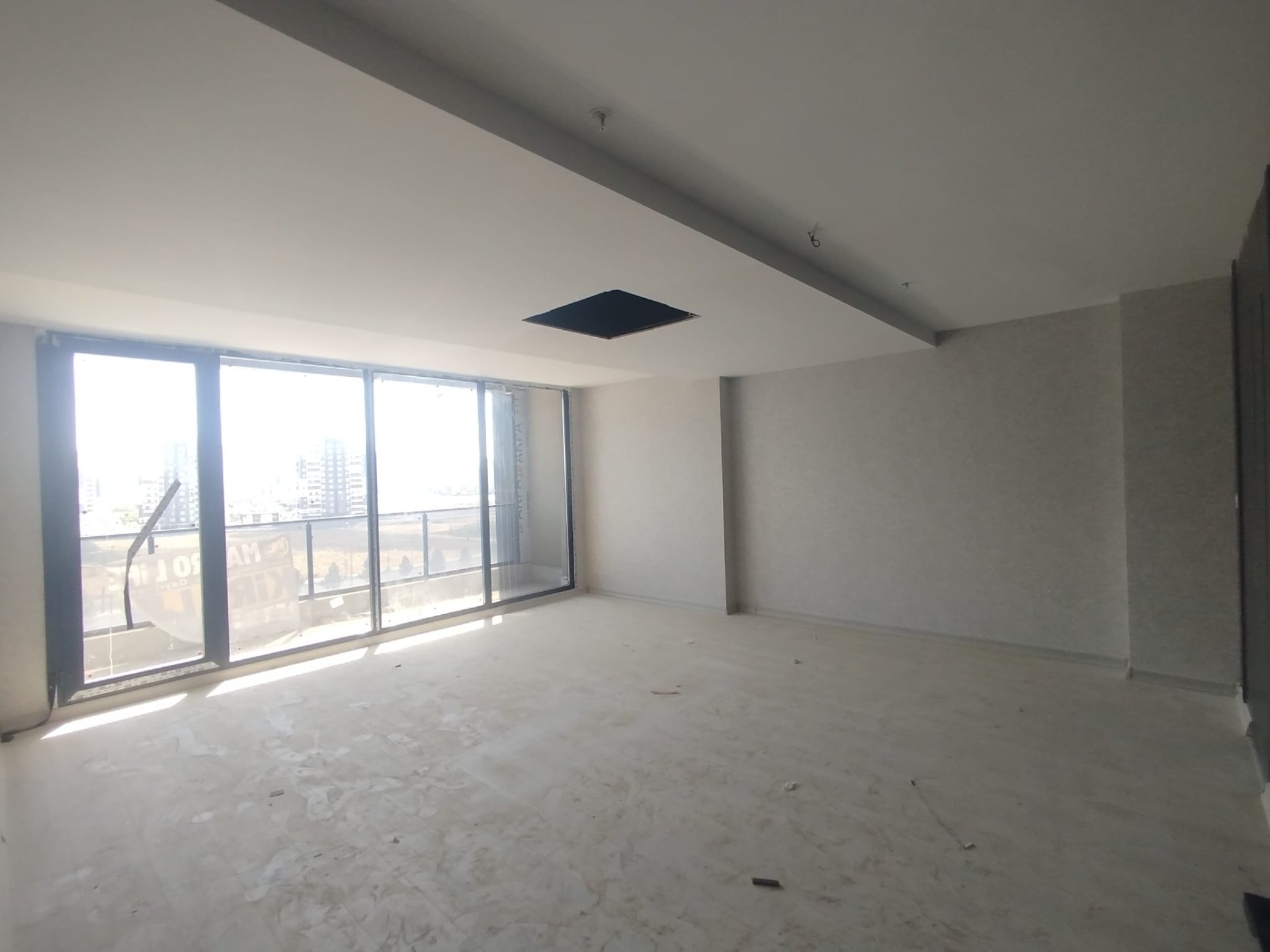 ARAŞTIRMA HASTANESİ YANI AY CORNER PLAZA'DA KİRALIK 2+1 LÜKS BÜRO