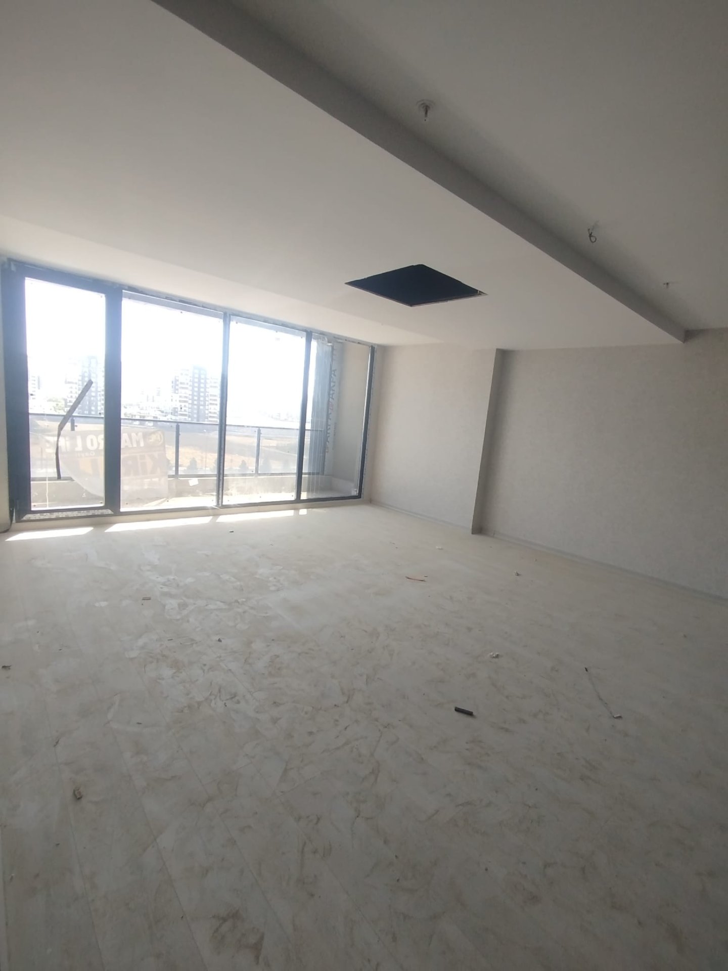 ARAŞTIRMA HASTANESİ YANI AY CORNER PLAZA'DA KİRALIK 2+1 LÜKS BÜRO