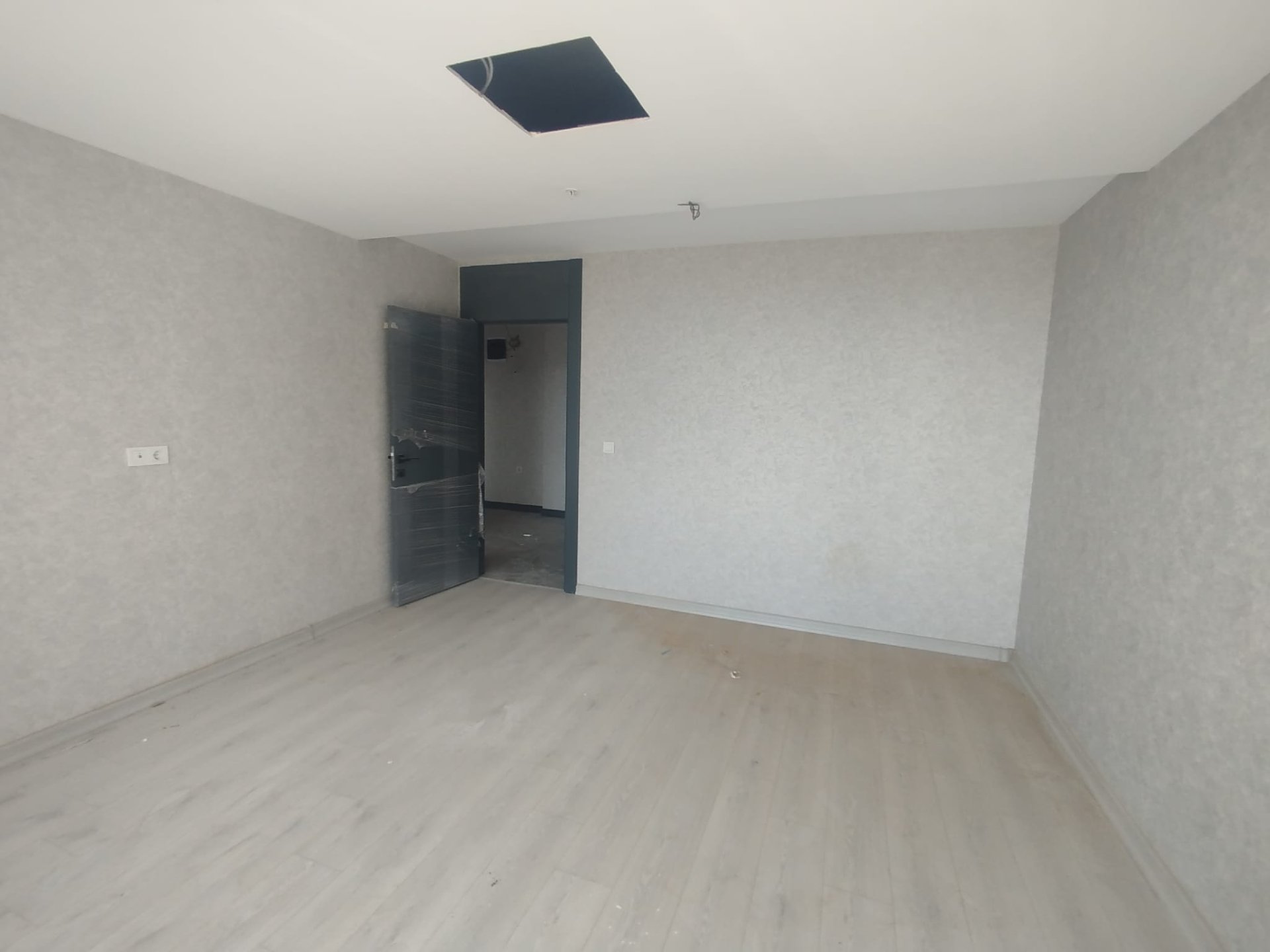 ARAŞTIRMA HASTANESİ YANI AY CORNER PLAZA'DA KİRALIK 2+1 LÜKS BÜRO