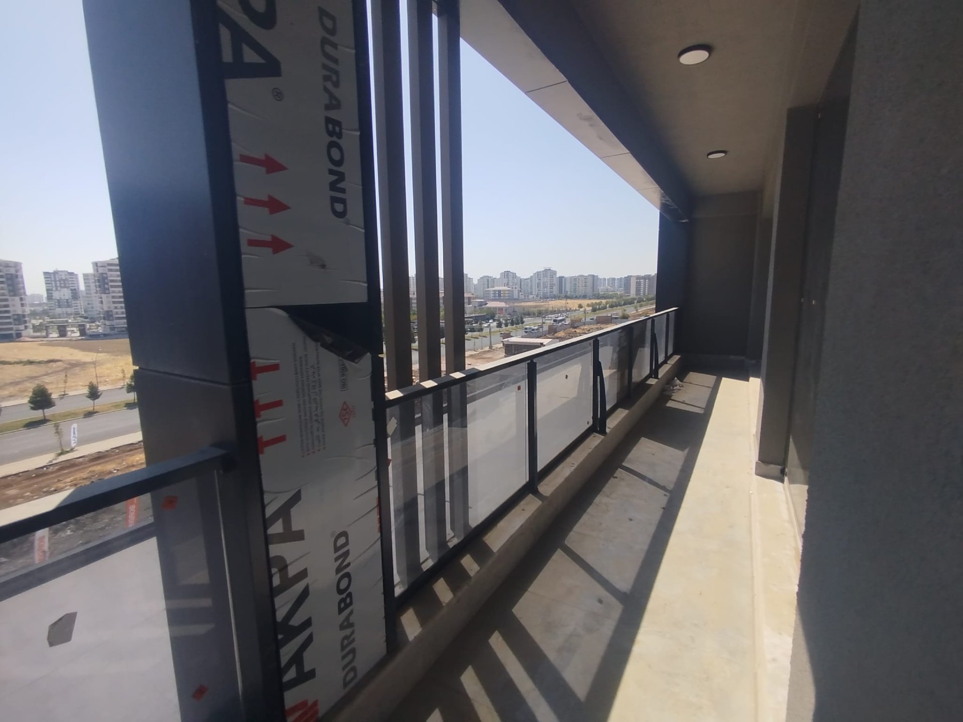 ARAŞTIRMA HASTANESİ YANI AY CORNER PLAZA'DA KİRALIK 2+1 LÜKS BÜRO