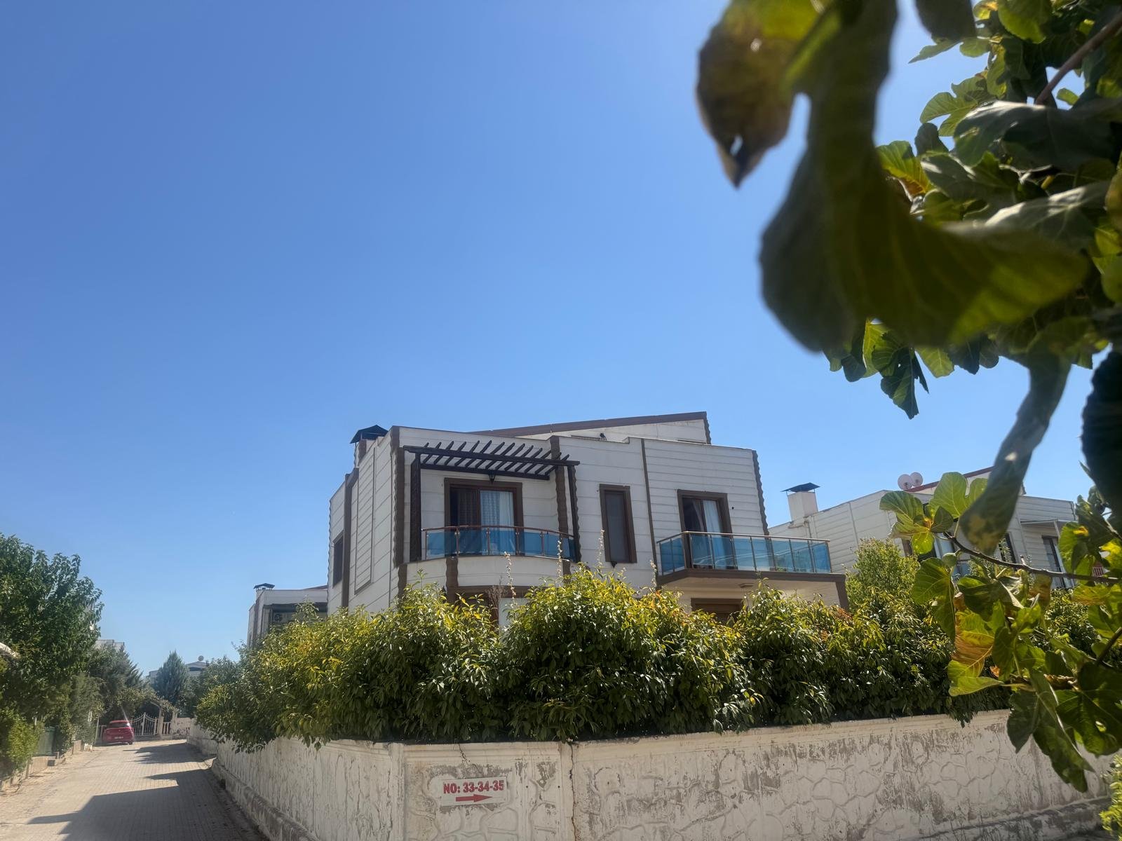 KENT ORMAN ARKASINDA  TRİPLEX VİLLA