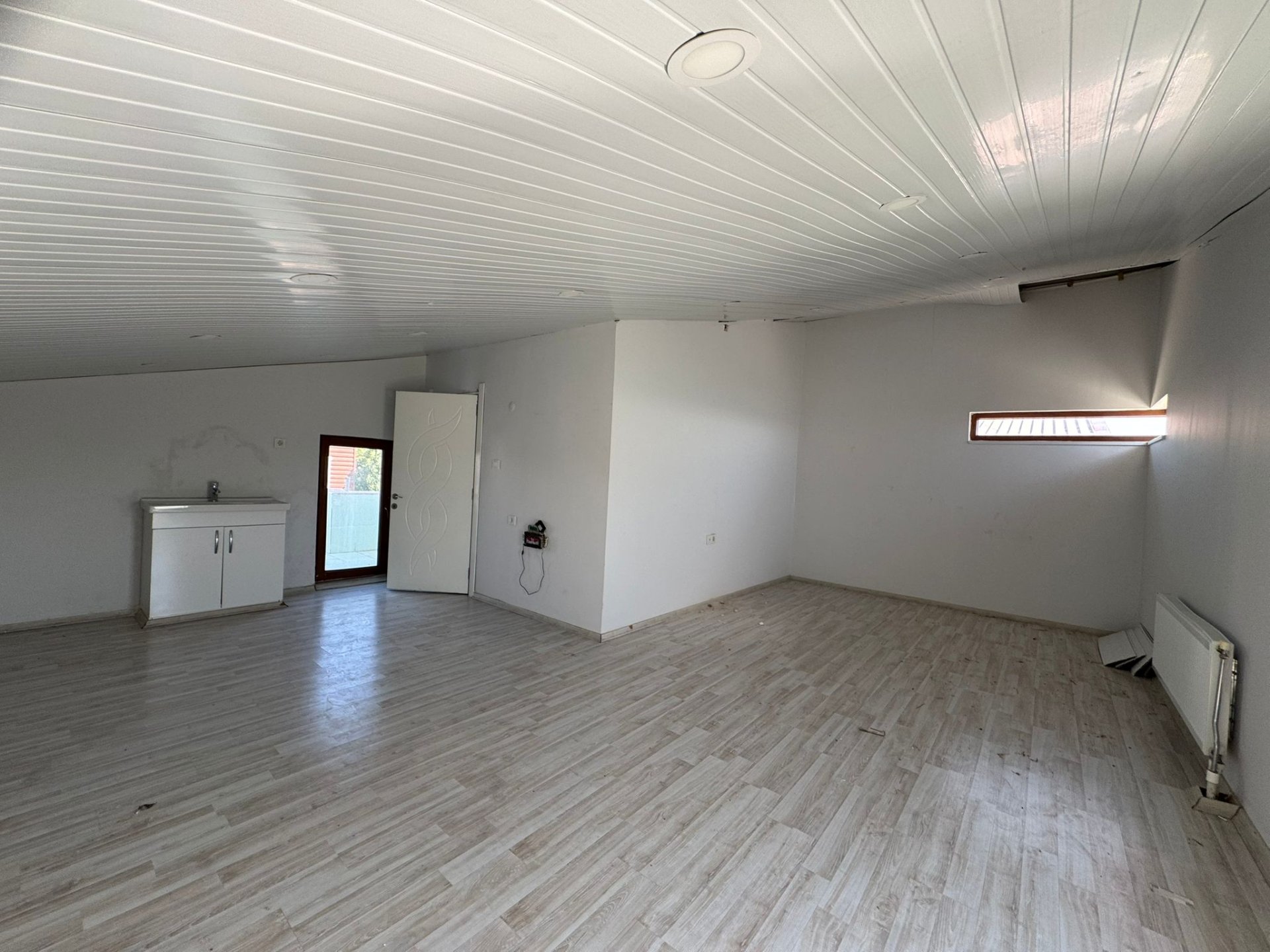 KENT ORMAN ARKASINDA  TRİPLEX VİLLA