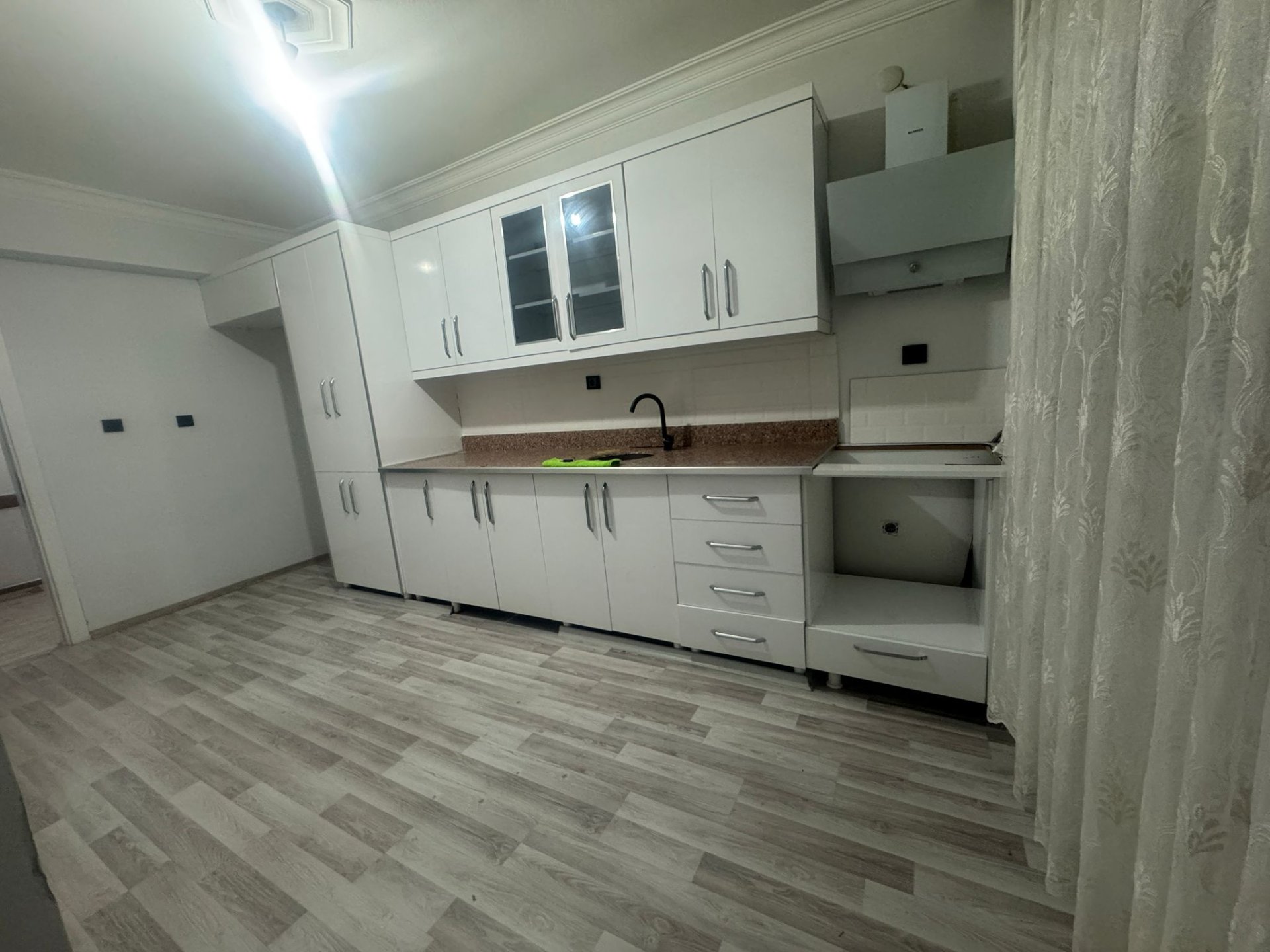 URFA YOLU ÜZERİYENİ HAL CİVARINDA TAŞINMAYA HAZIR TERTEMİZ BAKIMLI 3+1 SATILIK DAİRE