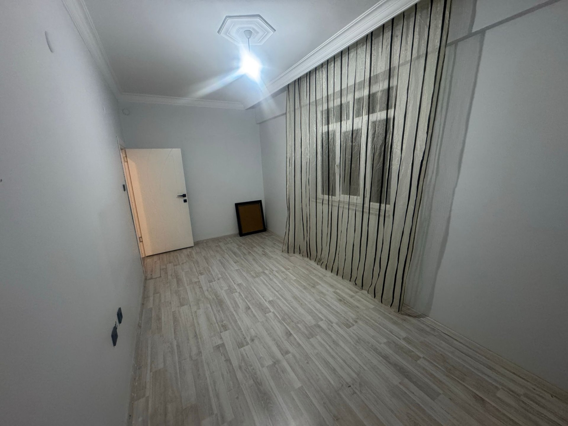 URFA YOLU ÜZERİYENİ HAL CİVARINDA TAŞINMAYA HAZIR TERTEMİZ BAKIMLI 3+1 SATILIK DAİRE