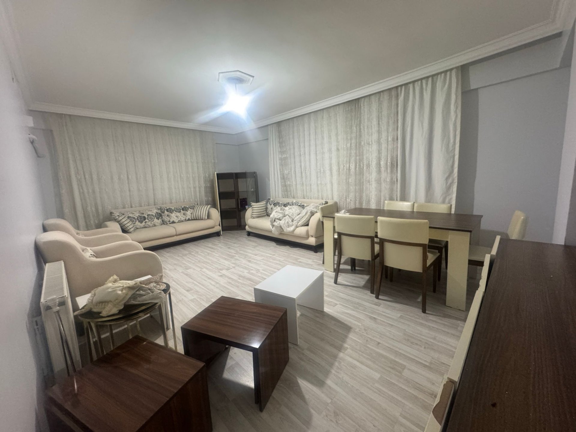 URFA YOLU ÜZERİYENİ HAL CİVARINDA TAŞINMAYA HAZIR TERTEMİZ BAKIMLI 3+1 SATILIK DAİRE