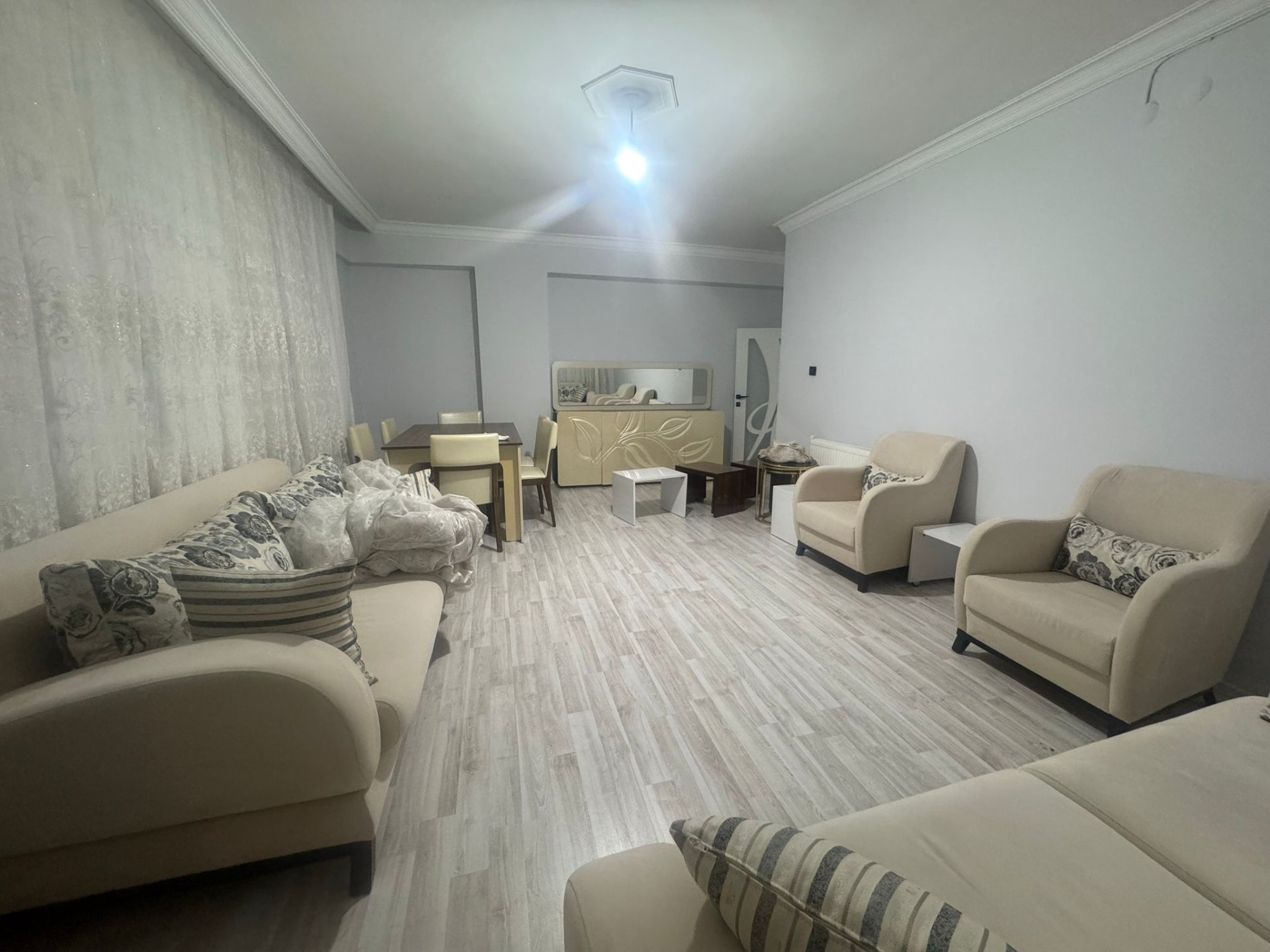 URFA YOLU ÜZERİYENİ HAL CİVARINDA TAŞINMAYA HAZIR TERTEMİZ BAKIMLI 3+1 SATILIK DAİRE