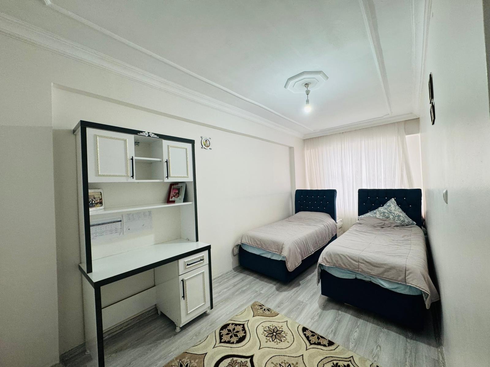 HUZUREVLERİNDE 3+1 BÜYÜKLÜĞÜNDE 2+1 SATILIK BAKIMLI DAİRE