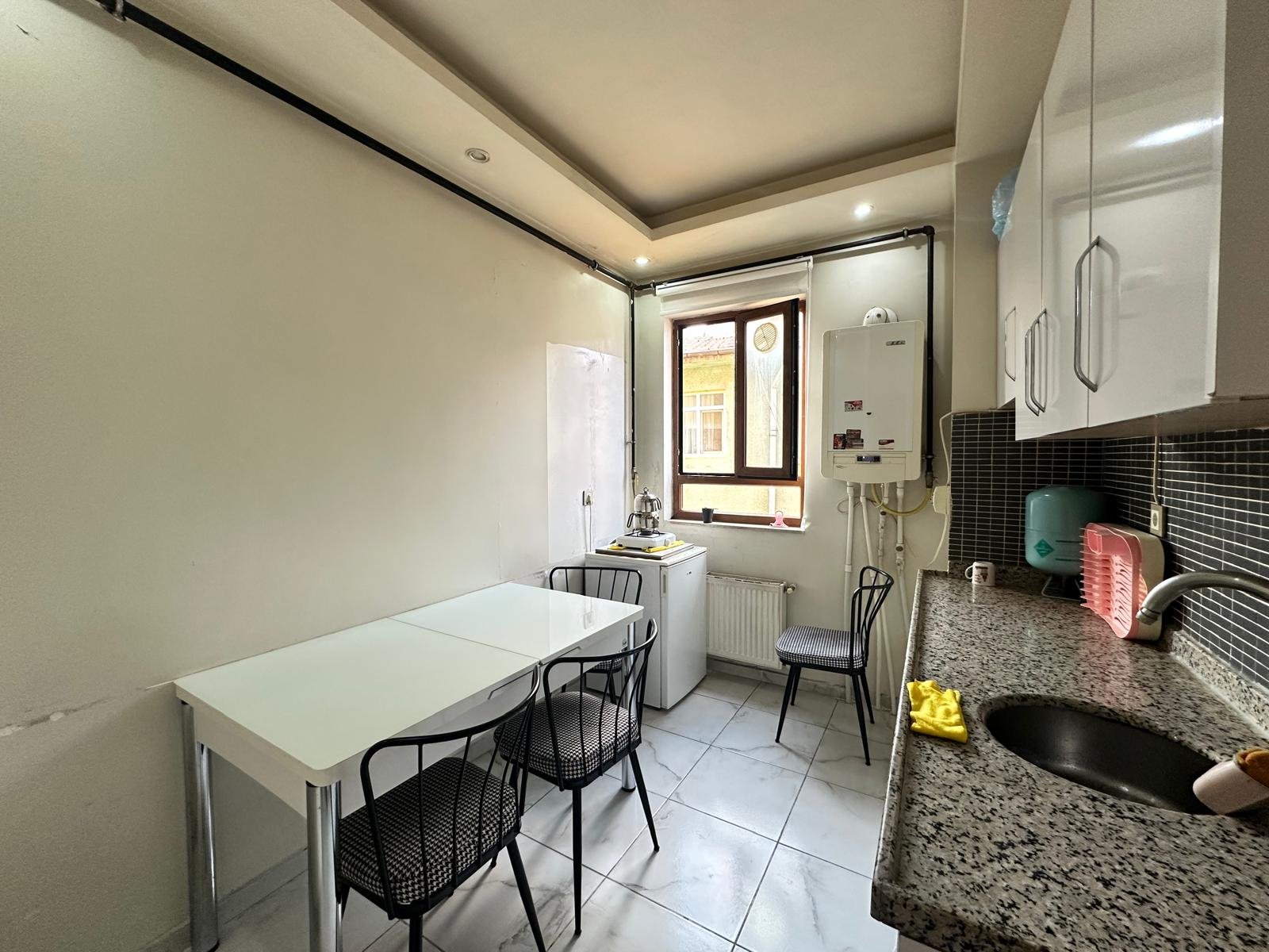 OFİS KASAPLAR DURAĞINDA 3+1 FULL YAPILI BÜRO OFİS