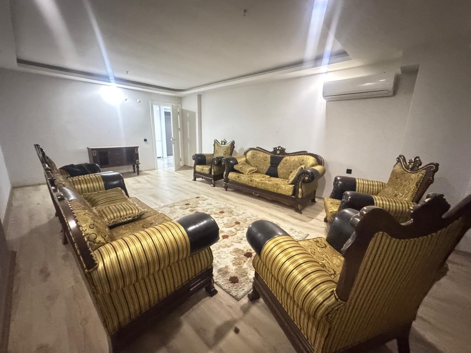 CEYSA PLAZADA EN GÜZEL KAT VE EN GÜZEL CEPHEDE TAŞINMAYA HAZIR BÜRO