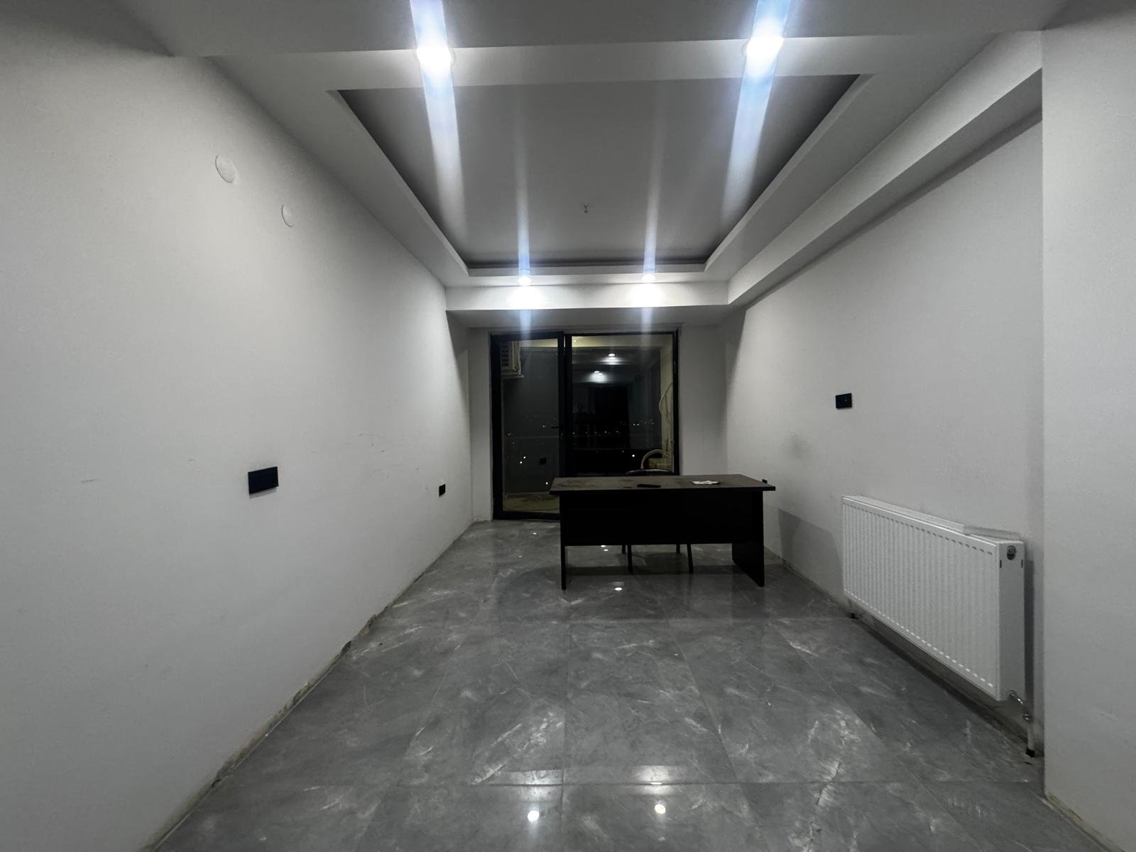 CEYSA PLAZADA EN GÜZEL KAT VE EN GÜZEL CEPHEDE TAŞINMAYA HAZIR BÜRO