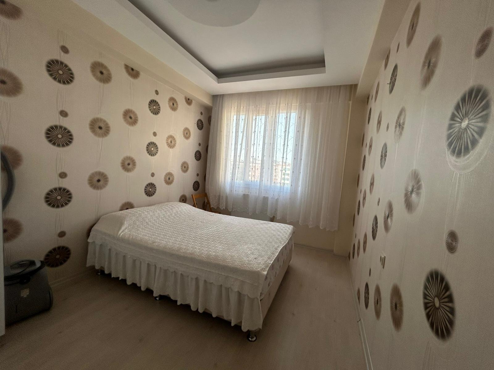 BAĞCILAR AHMET KAYA CADDESİNDE 2+1