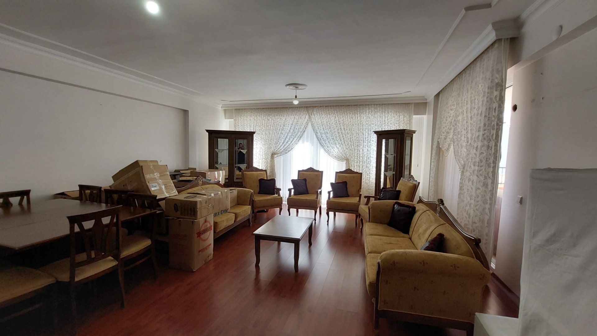 KAYAPINARIN KALBİ KENT MEYDANINA YÜRÜME MESAFESİNDE SATILIK FIRSAT 4+1 DAİRE