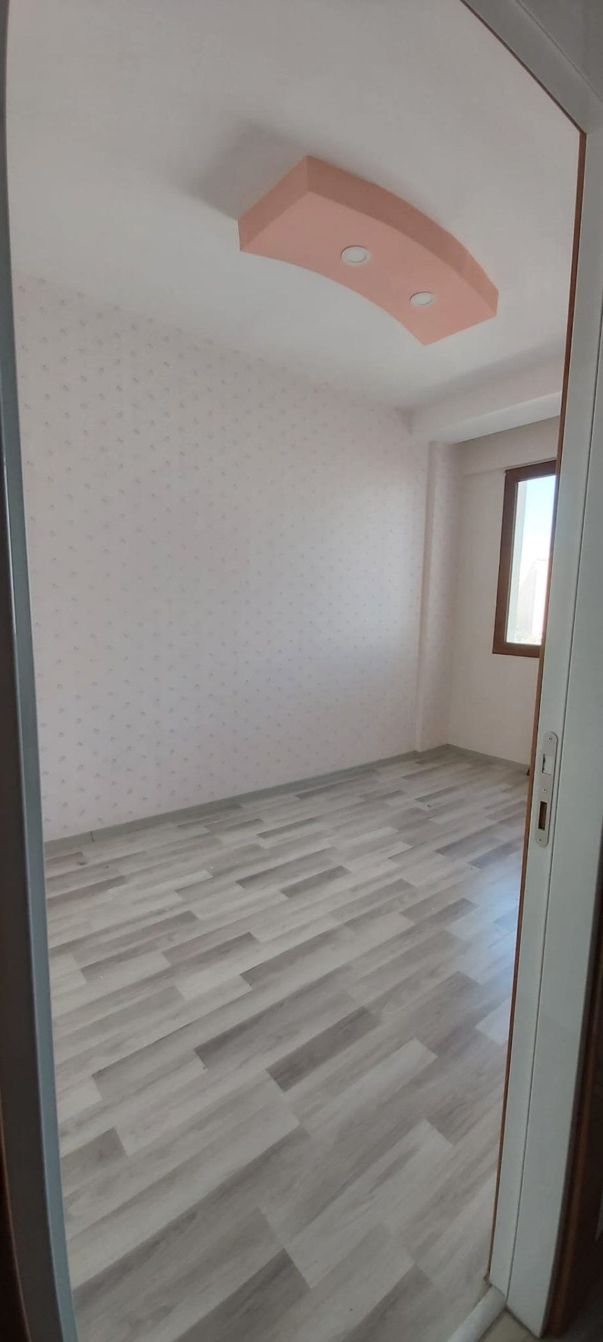 ARAŞTIRMA ARKASI  , GENİŞ VE KULLANIŞLI 4+1 SATILIK DAİRE