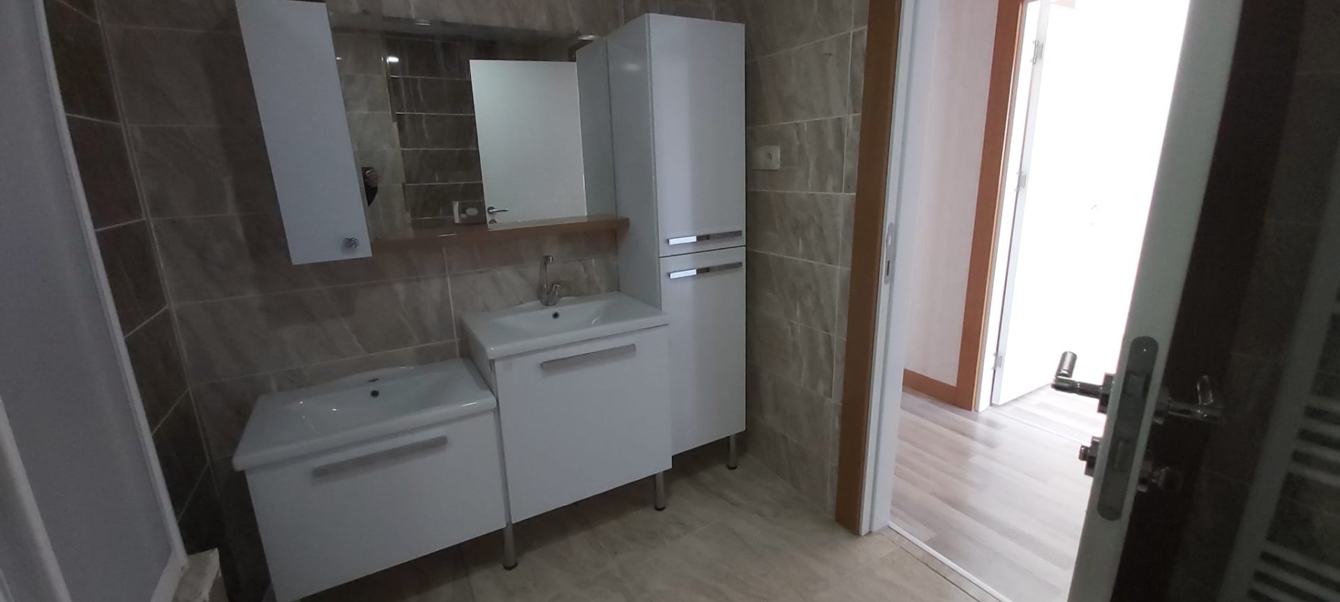 ARAŞTIRMA ARKASI  , GENİŞ VE KULLANIŞLI 4+1 SATILIK DAİRE