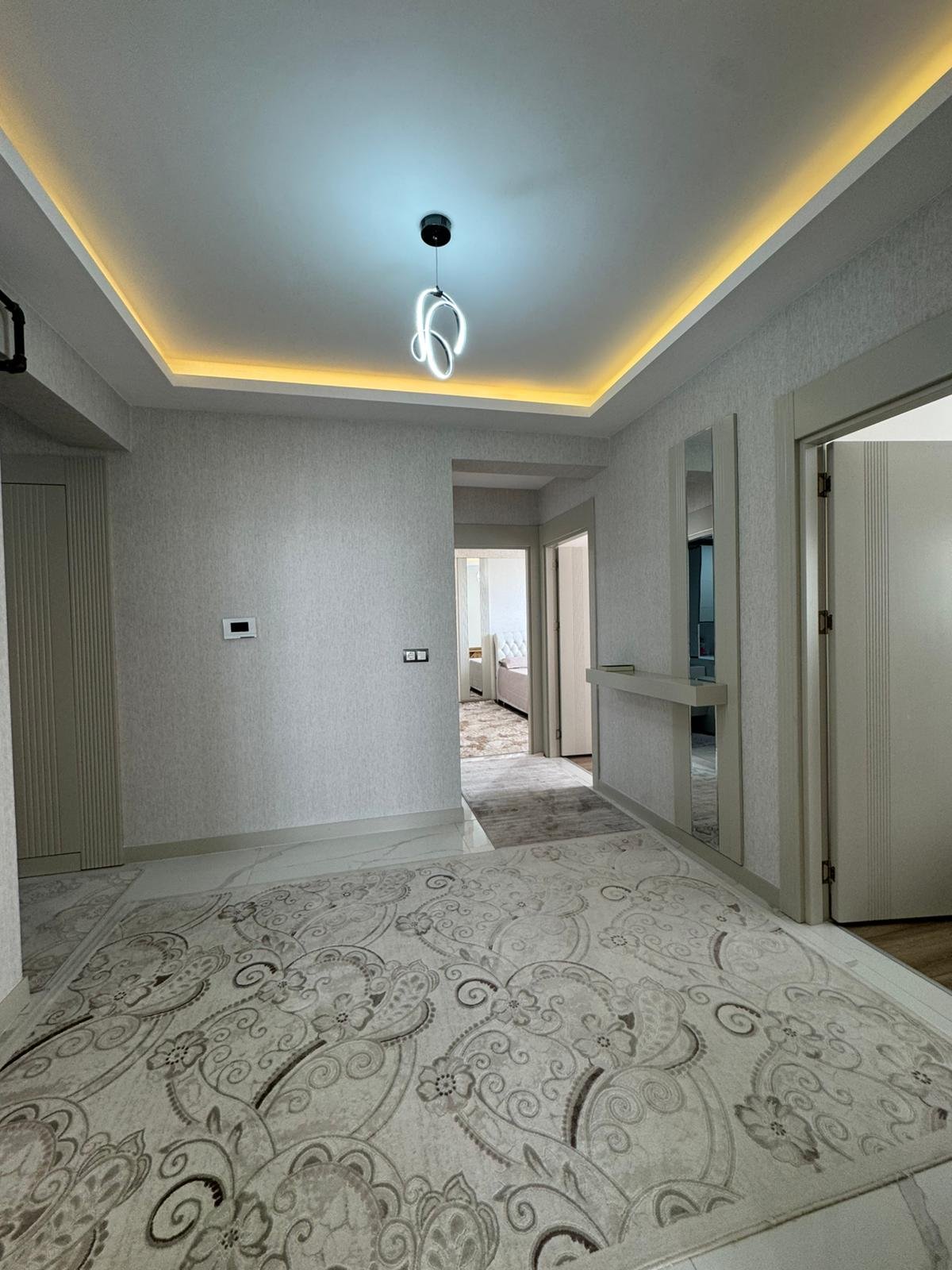 ÜÇ KUYULARDA RENSA KALİTESİYLE 3.5+1 LÜKS DAİREMİZ SATIŞTADIR