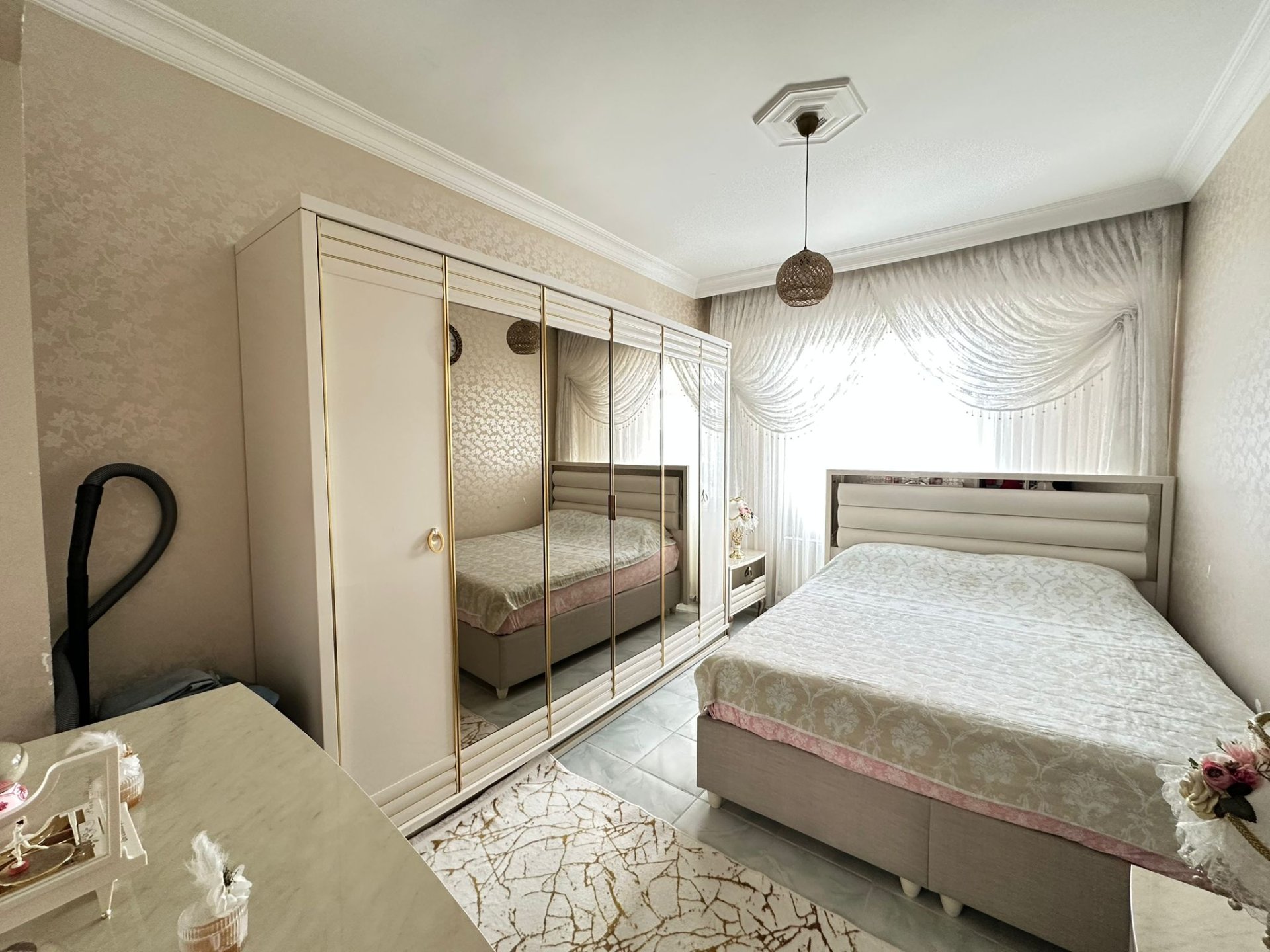 ACİL SATILIK KAYAPINAR VEHBİ KOÇ OKULU YANINDA 3+1 FIRSAT DAİRE