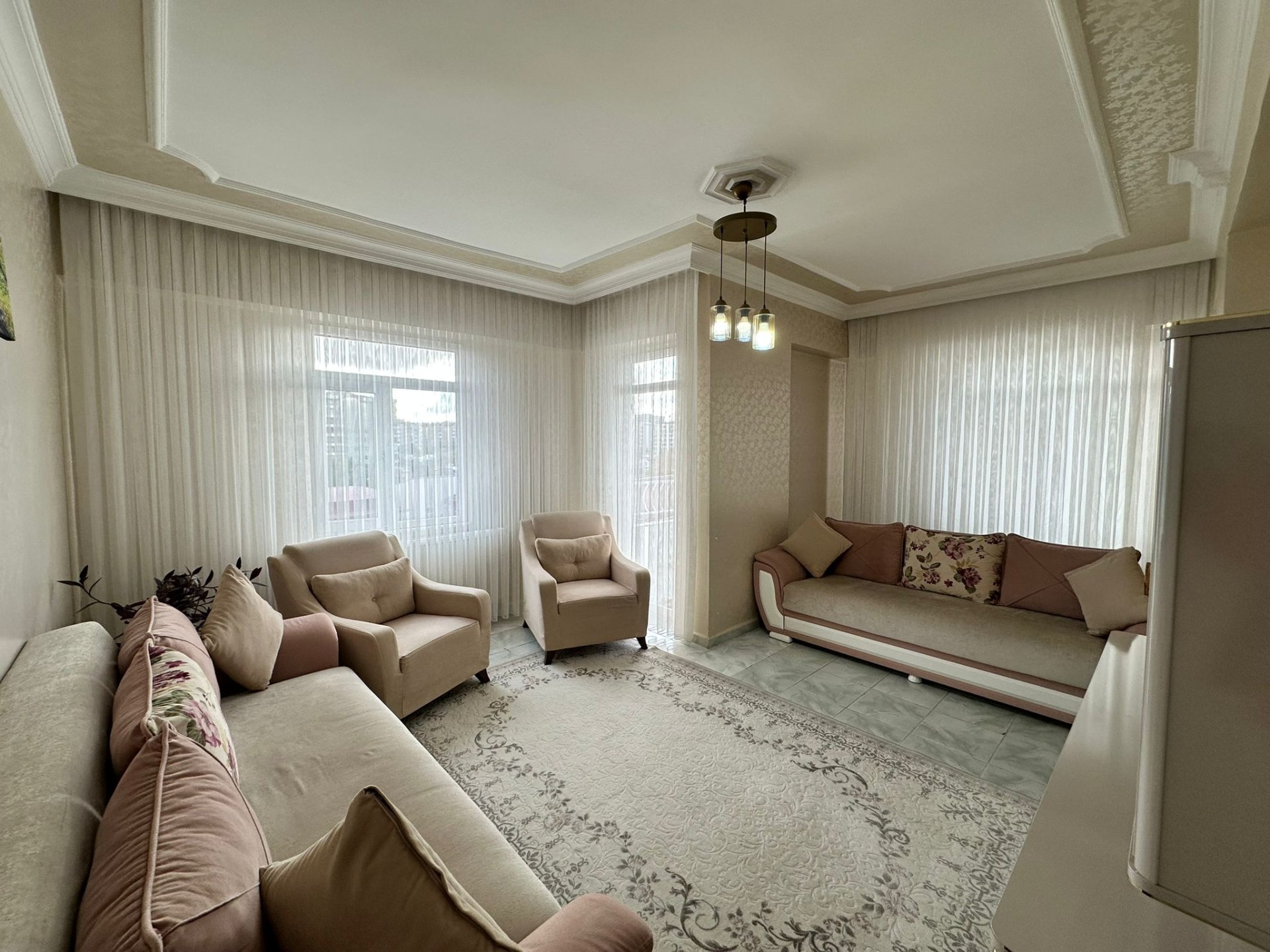 ACİL SATILIK KAYAPINAR VEHBİ KOÇ OKULU YANINDA 3+1 FIRSAT DAİRE