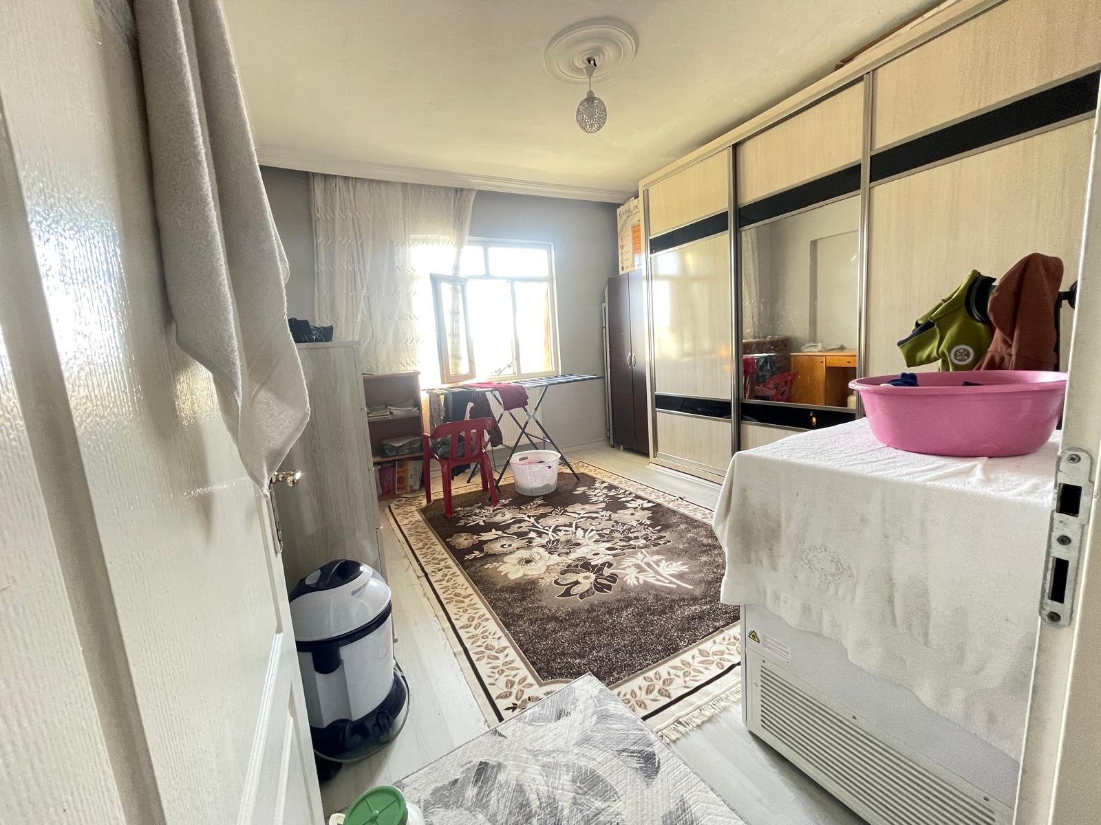 BAĞLAR ÇARŞAMBA PAZARINDA SATILIK 2+1 DAİRE