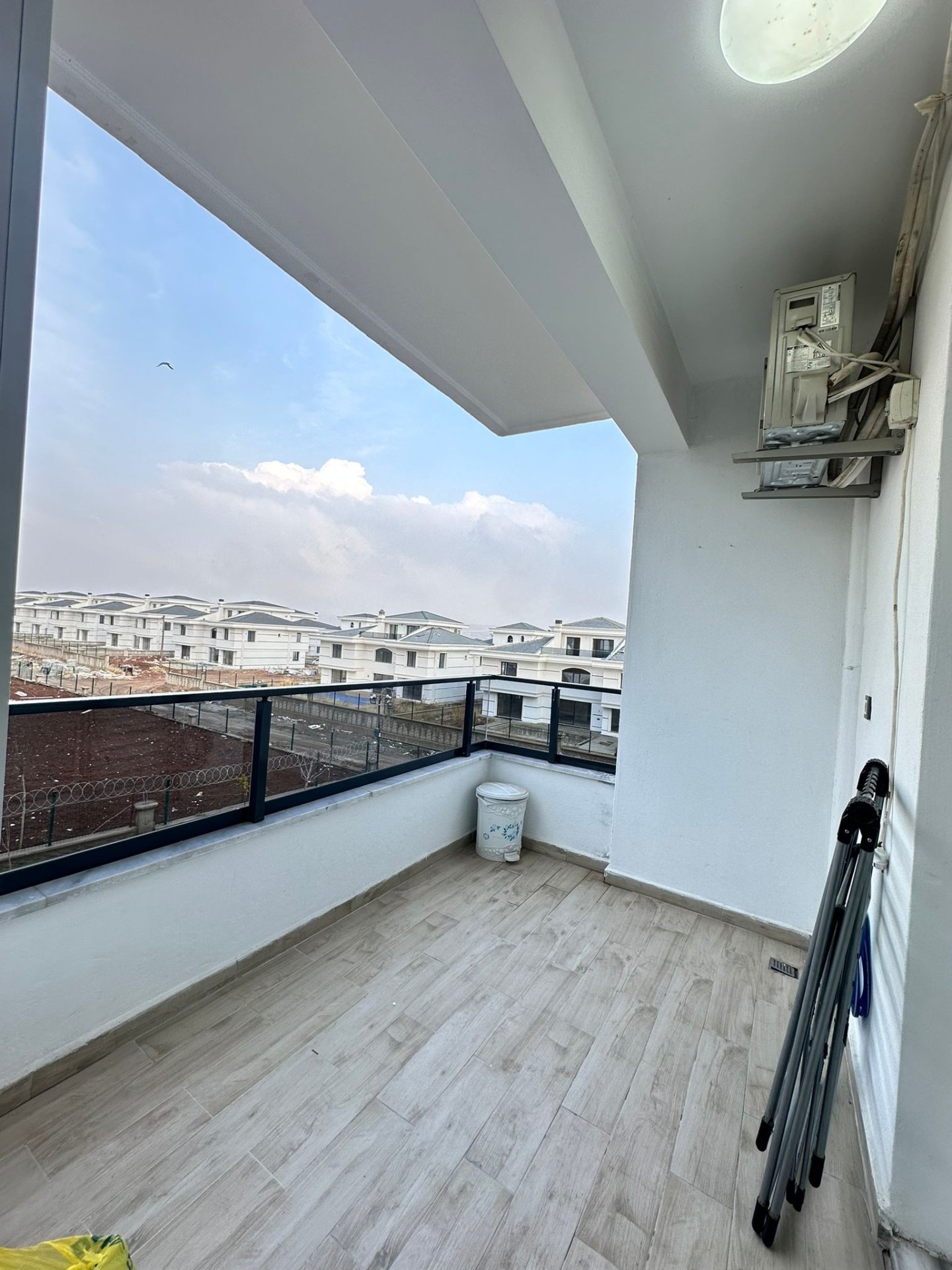 ACİLL 450 EVLERDE 2+1 LÜKS DAİREMİZ SATILIKTIR