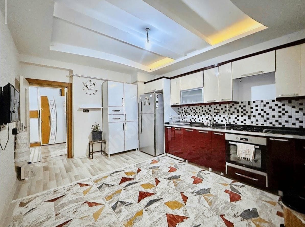 YETİŞEN ALIR BAĞCILAR ESKİ SİVEREK CADDESİNDE 3+1 LÜKS DAİREMİZ SATIŞTADIR